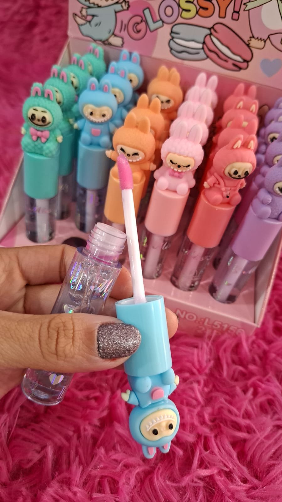 LIP GLOSS MOISTURE LABUBU MISS BETTY - Imagem 2