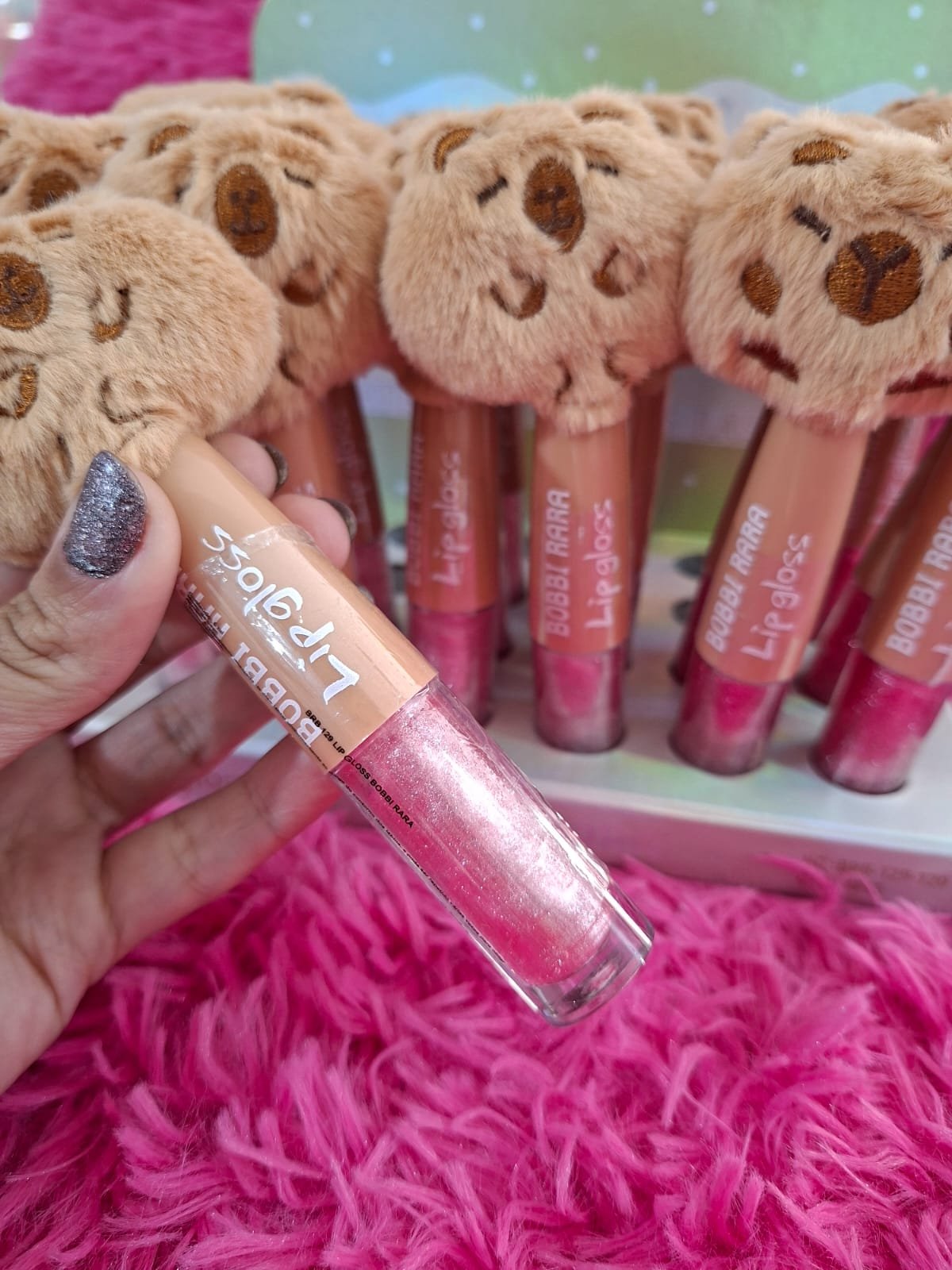 LIP GLOSS POMPOM CAPIVARA BOBBI RARA - Imagem 4