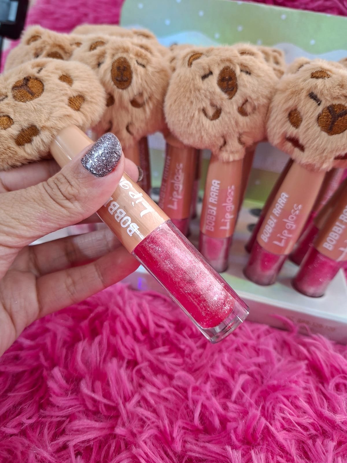 LIP GLOSS POMPOM CAPIVARA BOBBI RARA - Imagem 5