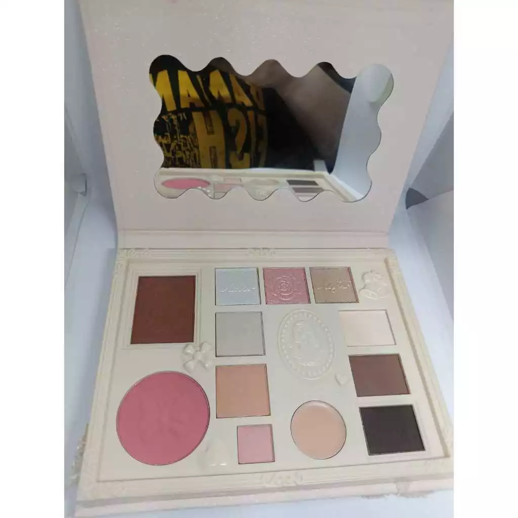 PALETA DE SOMBRAS MULTIFUNCIONAL CONTRONO + BLUSH + ILUMINADOR + SOMBRAS AMOR E ANJO - Imagem 3